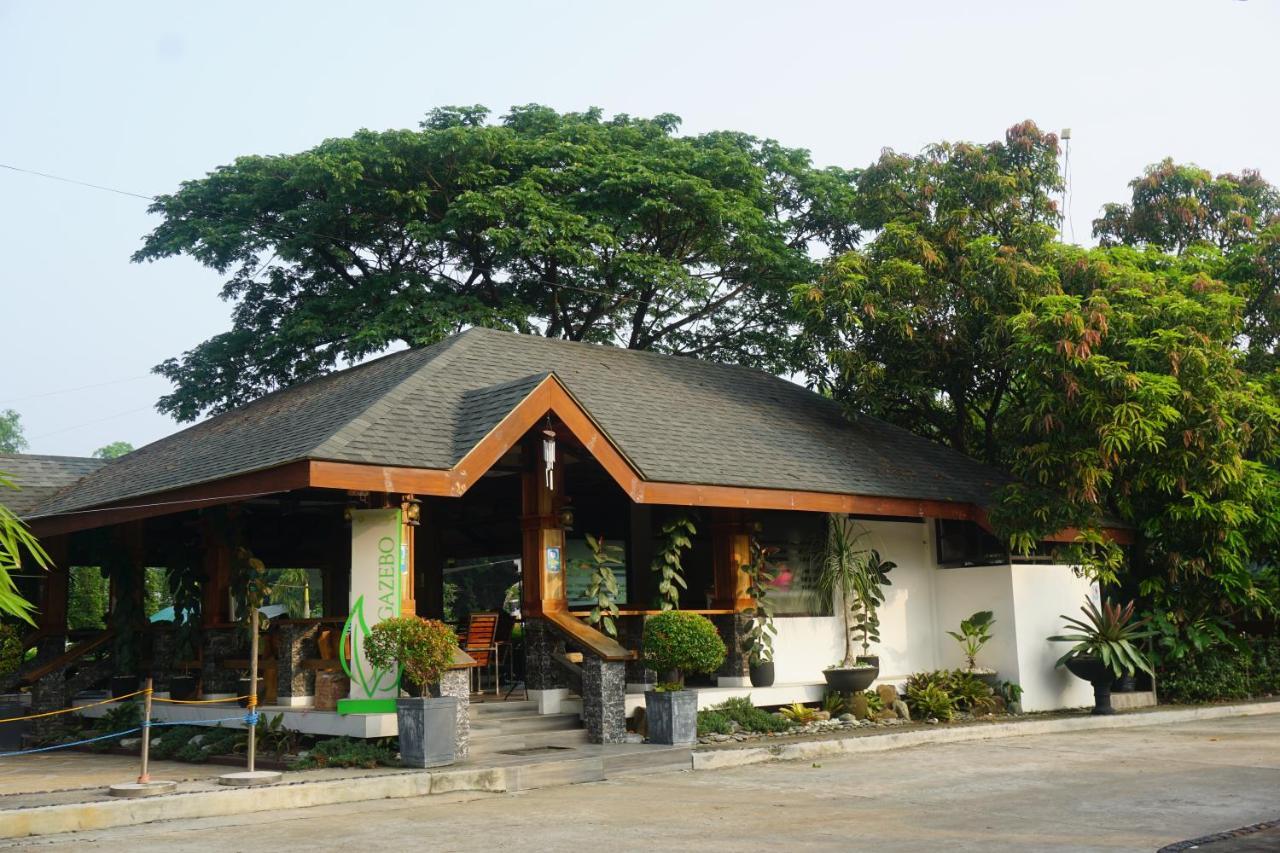 Floating Sanctuary Resort Powered By Cocotel Bulacan Luaran gambar