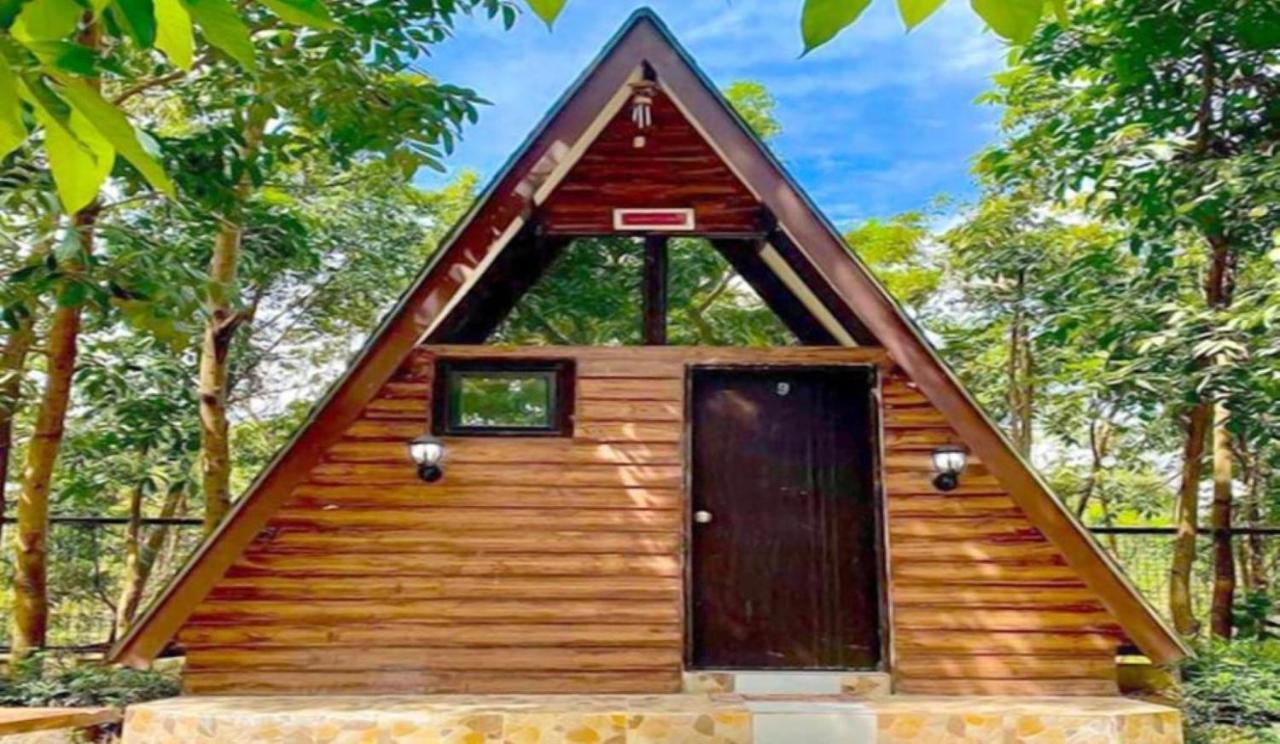 Floating Sanctuary Resort Powered By Cocotel Bulacan Luaran gambar